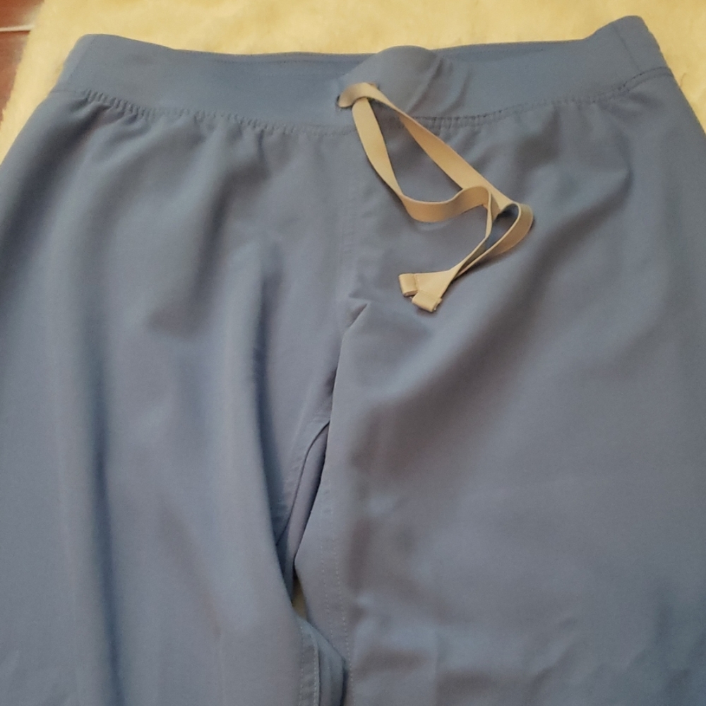 Figs scrubs small